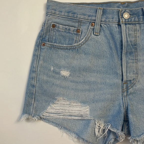 Levi's 501 shorts size 28 - Light Wash - Picture 7 of 11